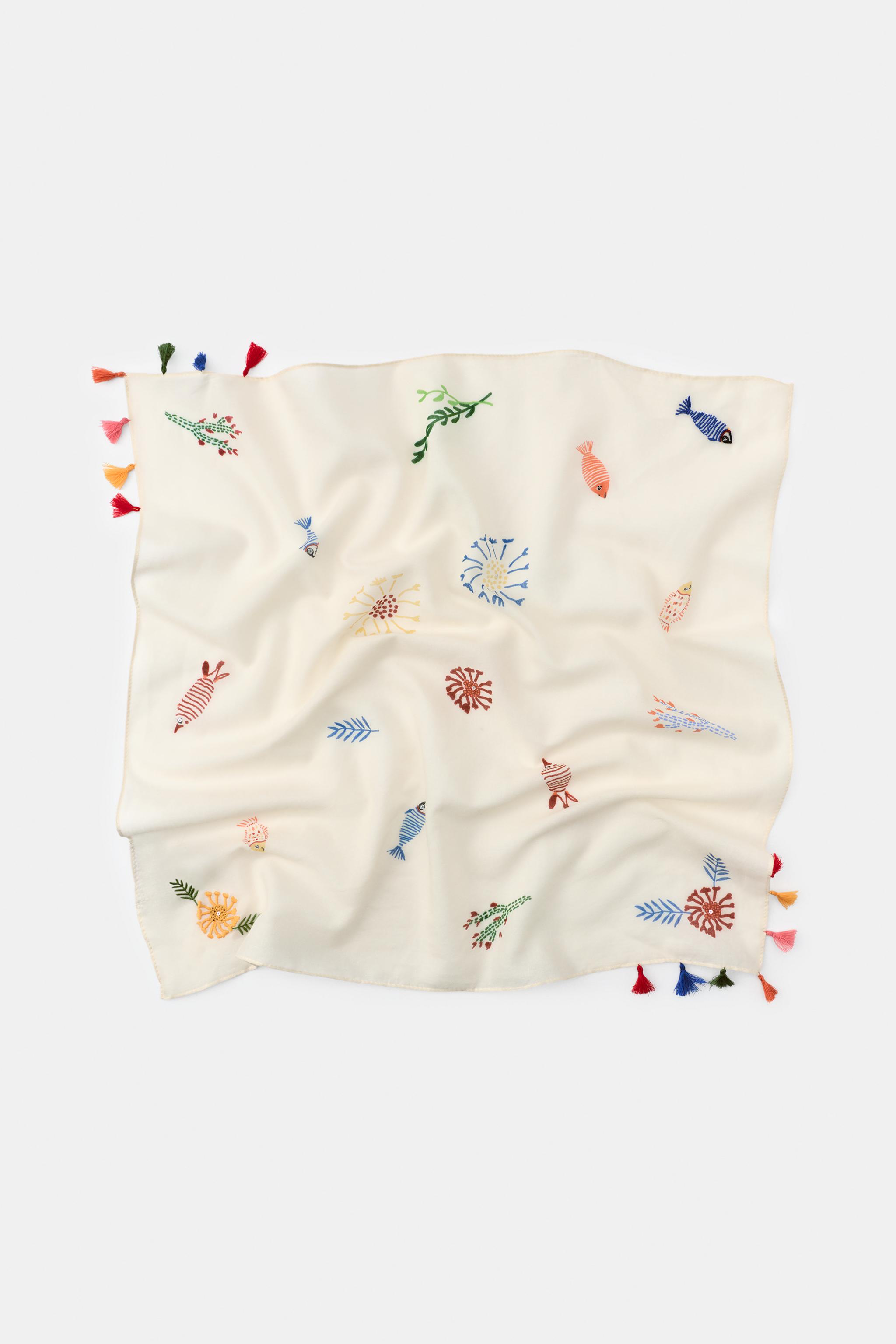 FOULARD BRODERIES POISSONS POMPONS
